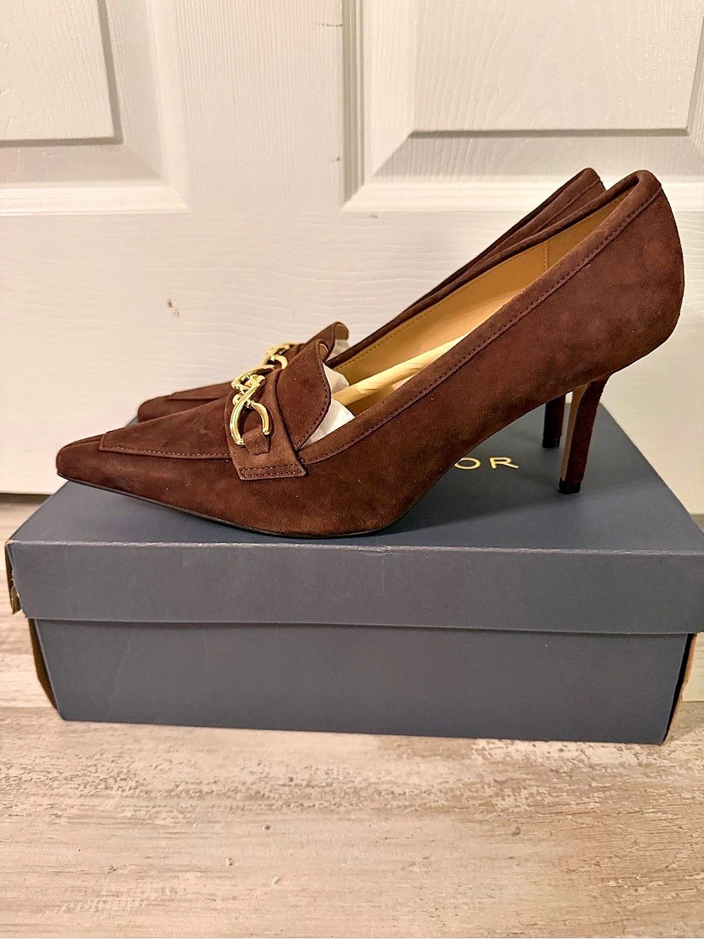 NEW Ann Taylor Chain Embellished Suede Pump Pumps US 8.5